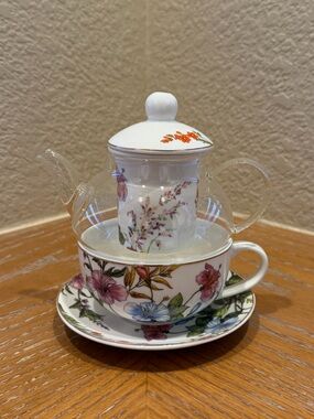 NWOT Grace Teaware Multi-Color Floral Glass Teapot and Teacup Set